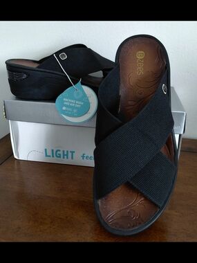 Bzees Black Wedge Slide Sandals